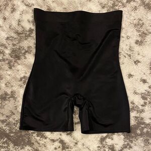 Under Where? Luxury Collection Hight Waist Shaper Shorts BLACK Sz M